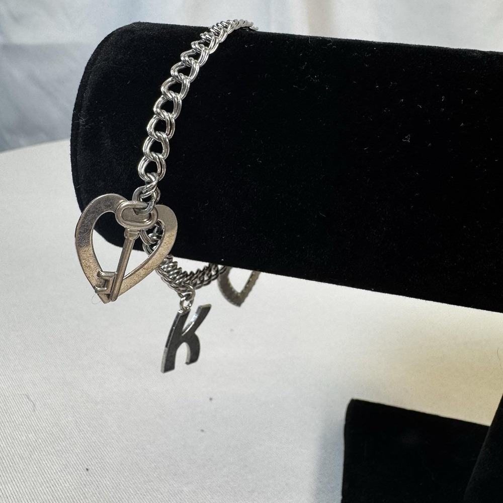 Vintage Silver Tone Charm Bracelet Heart Key Initial K Scalloped Heart 7.5 Inch